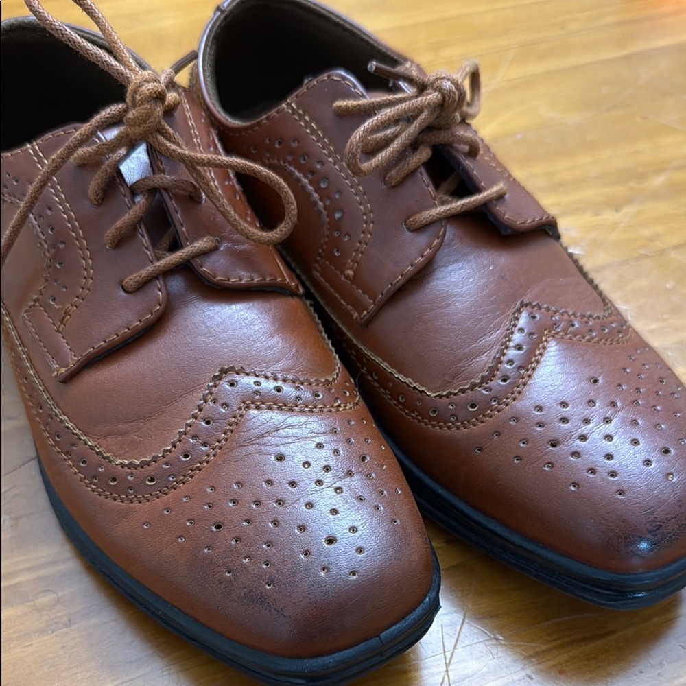 Deer Stags Brown Dress Shoes with Wingtip Brogue Detailing